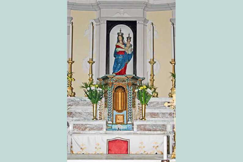 Altare maggiore - La Madonna
