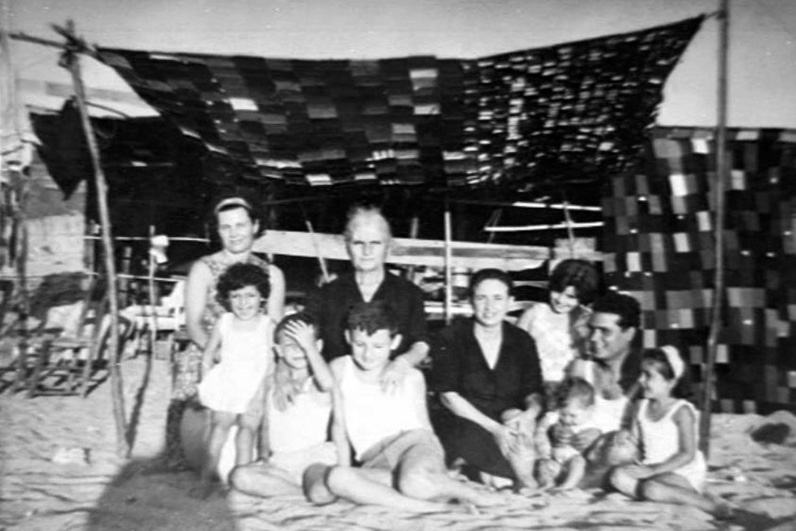 Famiglia al  mare
