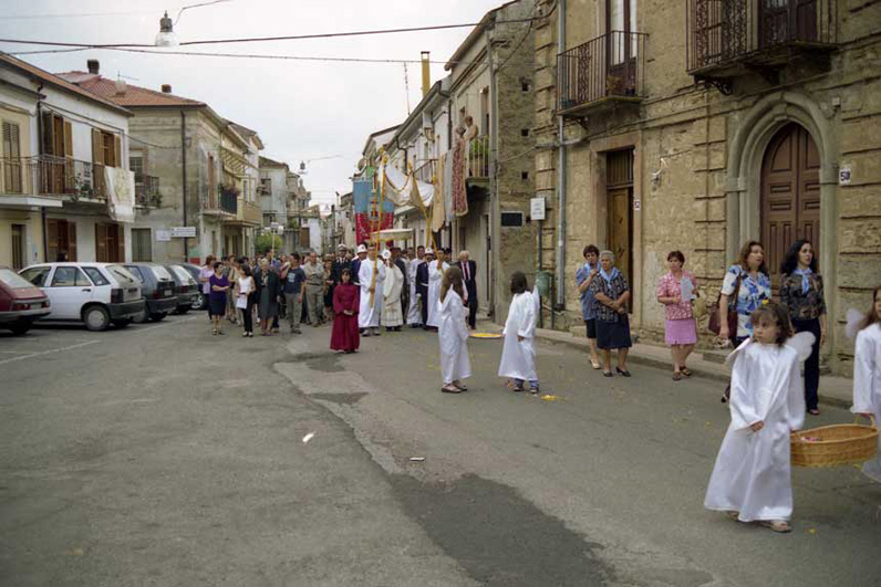 La processione a piazza Santa Maria degli Angeli