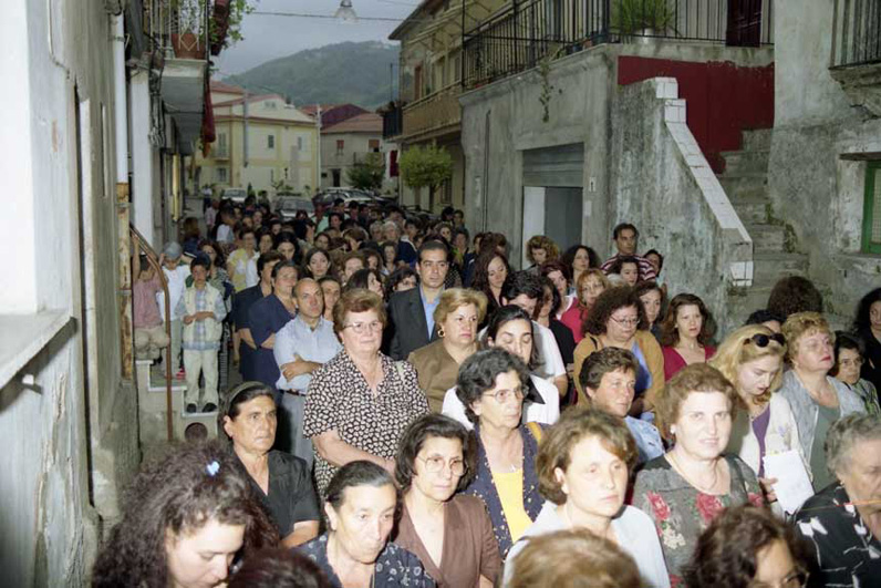 Il seguito della processione