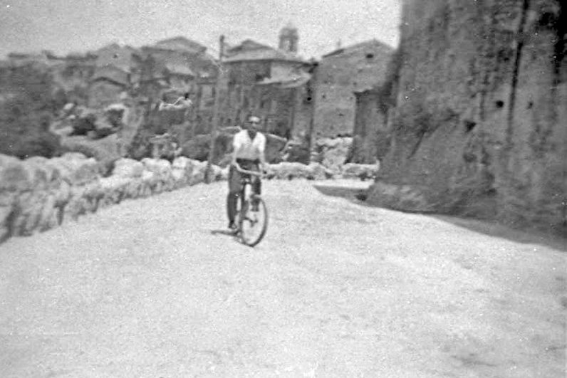 Achille Malta in bicicletta