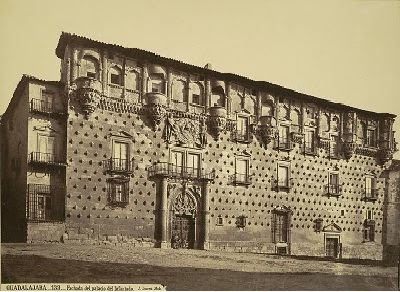 Il Palazzo dell’Infantado in stile tardo gotico e rinascimentale costruito nel 1483. 