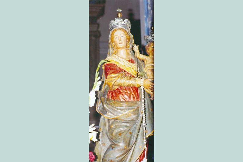 Statua della Vergine prima del restauro