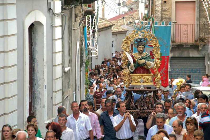 San_Foca_Processione_Davanti_il_municipio