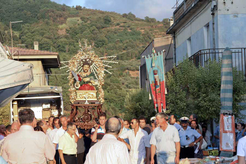 San_Foca_Processione_Vicino_la_farmacia