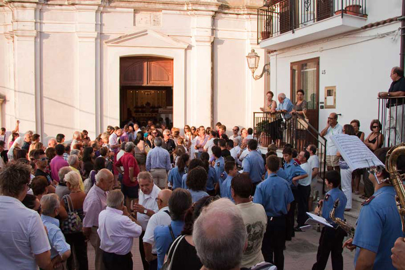 In attesa della Processione